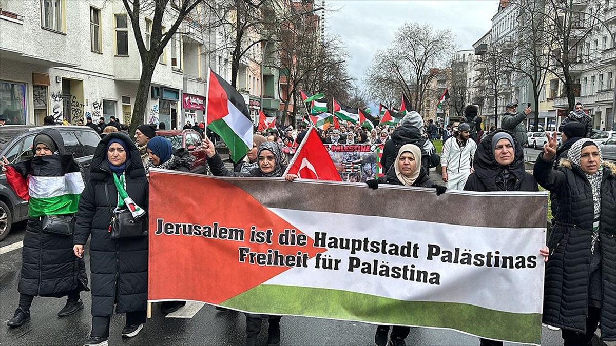 Almanya’nın başkenti Berlin’de Filistin’e destek gösterisi yapıldı.