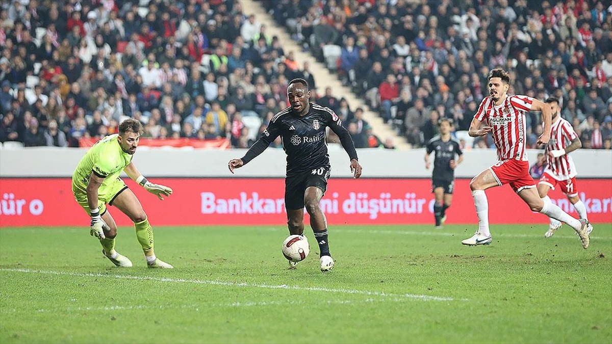 İSTANBUL (AA) – Tüpraş Stadı’nda oynanacak mücadele, saat 20.30’da başlayacak.
