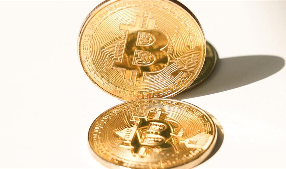 Kripto para birimi Bitcoin'in fiyatı, dün yükseldiği 73 bin 750