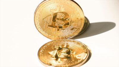 Kripto para birimi Bitcoin'in fiyatı, dün yükseldiği 73 bin 750