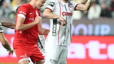 - Bitexen Antalyaspor: 1 - Gaziantep FK: 0 (İlk yarı)