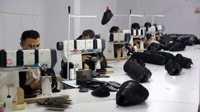 Bitlis'ten 30 yıl önce göç ettikleri İstanbul'da ayakkabı fabrikalarında çalışan