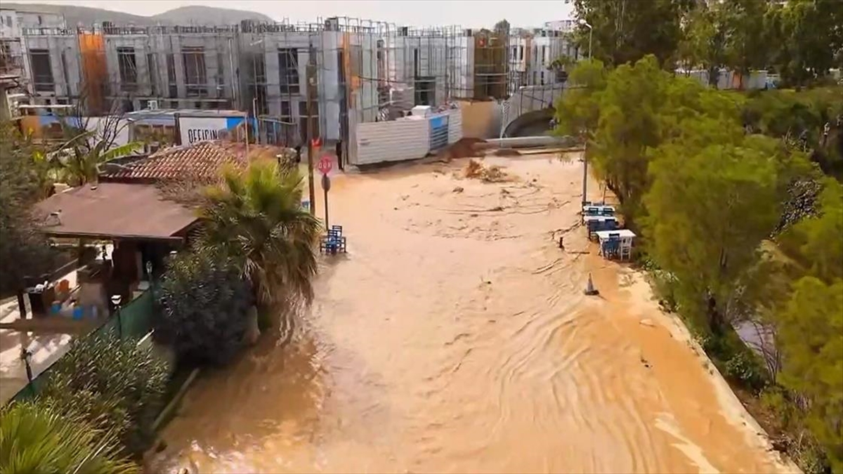 Muğla'nın Bodrum ilçesinde içme suyu ana isale hattında patlama meydana