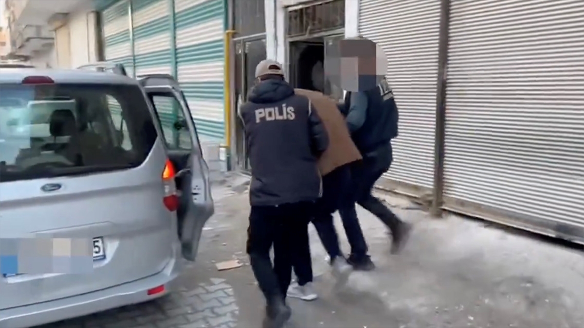 İçişleri Bakanı Ali Yerlikaya, 15 ilde bölücü terör örgütüne yönelik