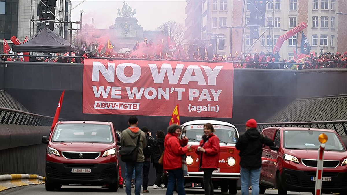 Brüksel’de işçiler kemer sıkma politikalarını protesto etti
