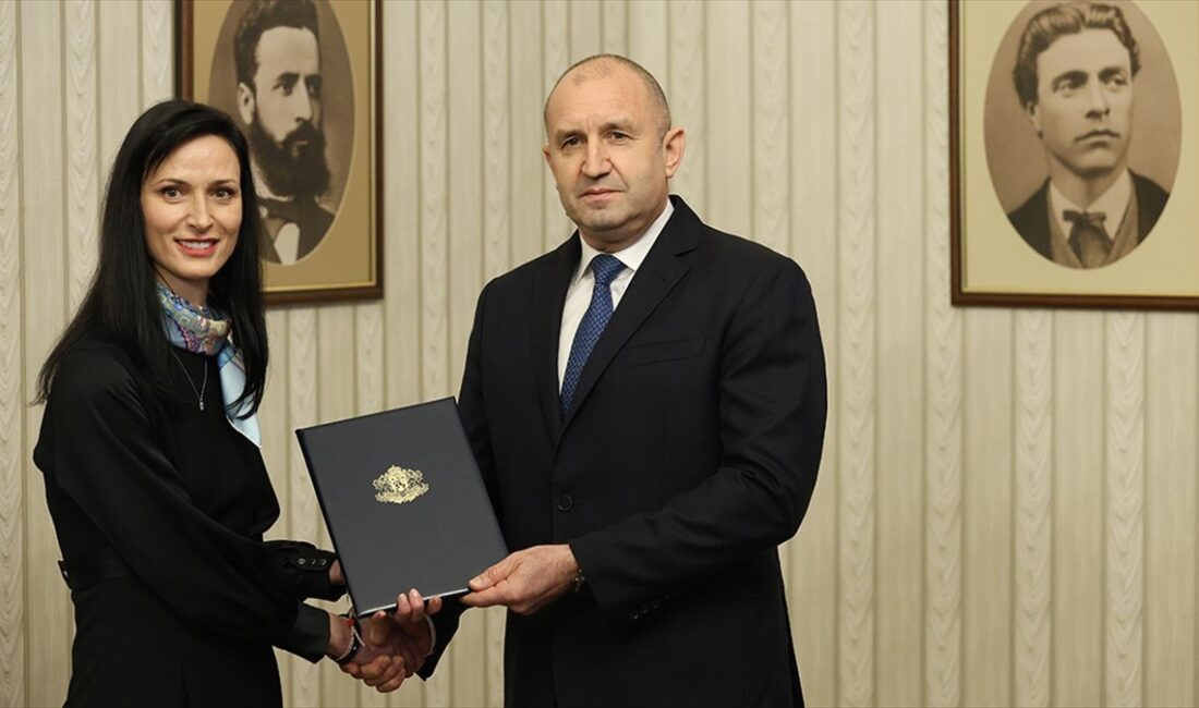 Bulgaristan Cumhurbaşkanı Rumen Radev, Parlamentoda en büyük grubu bulunan Bulgaristan'ın