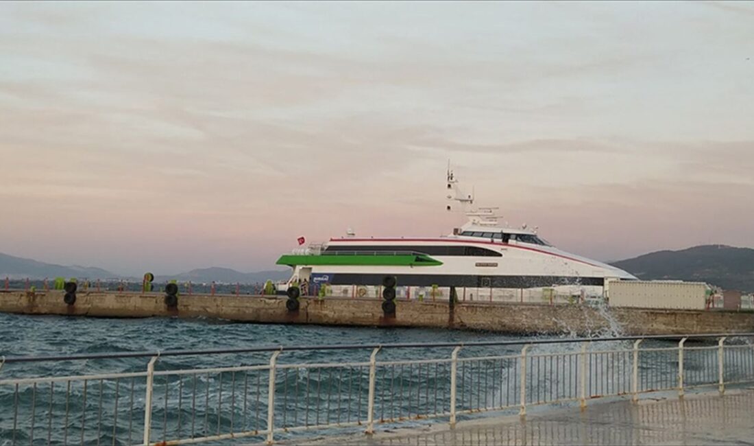 Bursa Büyükşehir Belediyesince İstanbul ile Bursa arasında işletilen deniz otobüslerinin