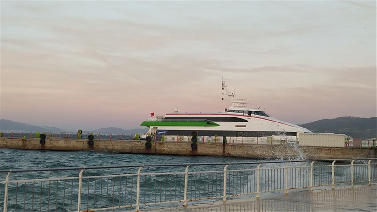 Bursa Büyükşehir Belediyesince İstanbul ile Bursa arasında işletilen deniz otobüslerinin
