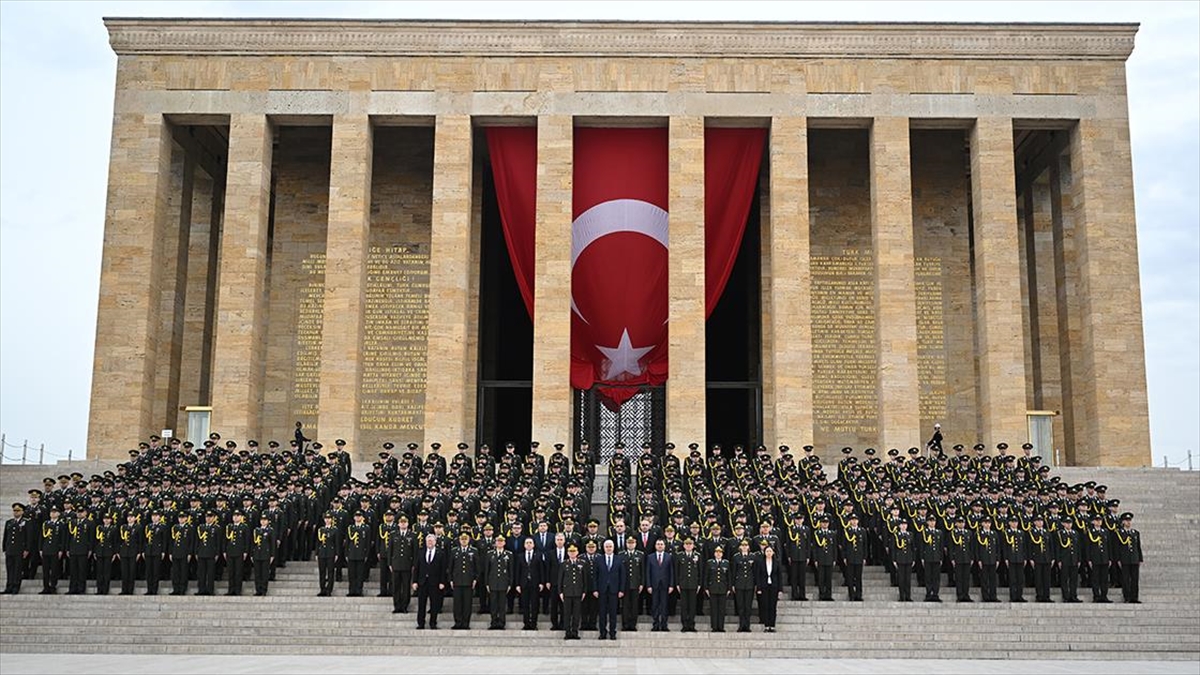 Milli Savunma Üniversitesi (MSÜ) Kara Harp Okulu öğrencileri, Büyük Önder