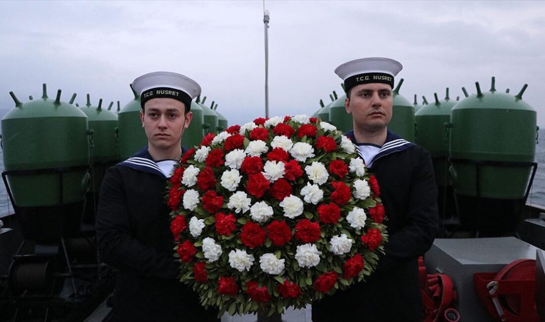 ÇANAKKALE (AA) – Çanakkale Deniz Müzesi Komutanlığı Yüzer İskelesi’nde demirli
