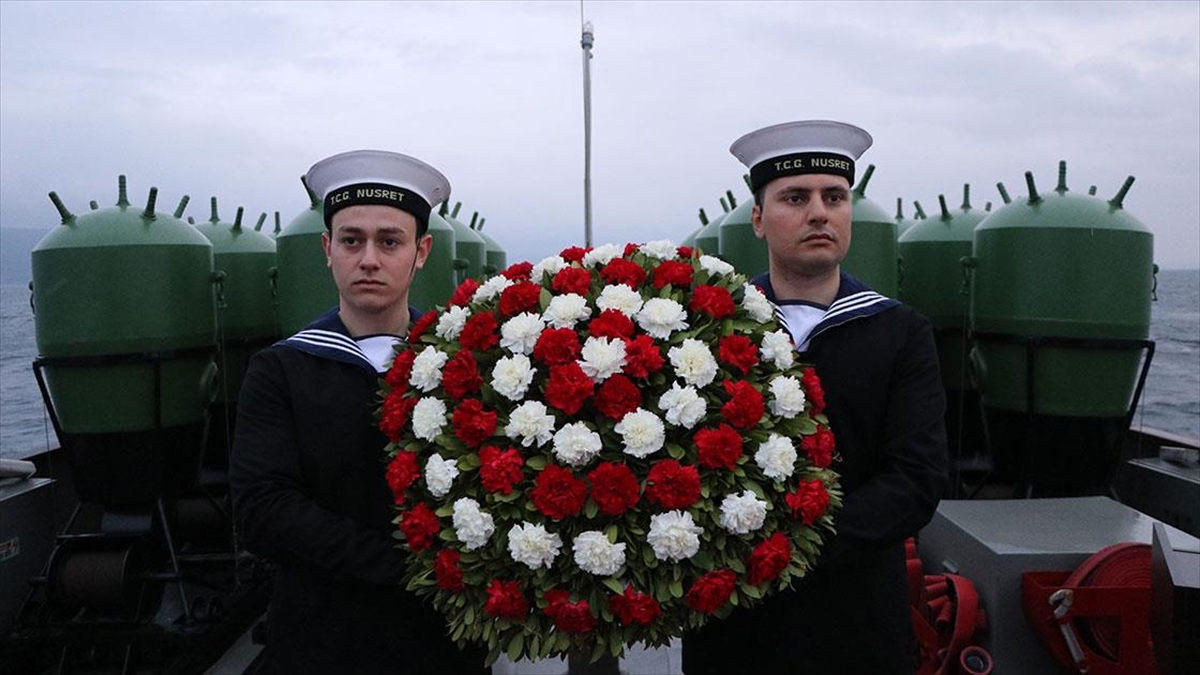 ÇANAKKALE (AA) – Çanakkale Deniz Müzesi Komutanlığı Yüzer İskelesi’nde demirli