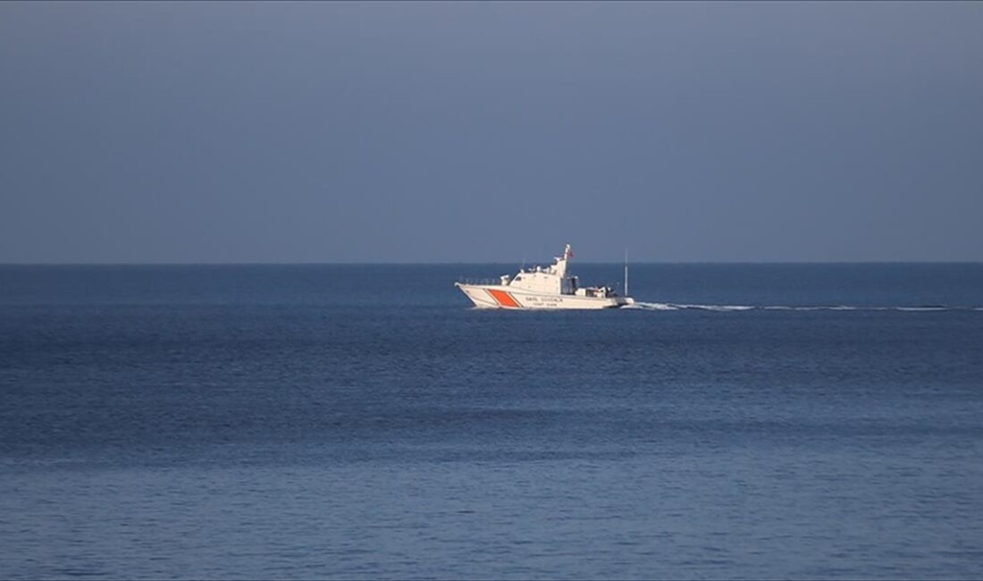 Çanakkale'nin Eceabat ilçesi açıklarında, bulundukları lastik botun batması sonucu denizde