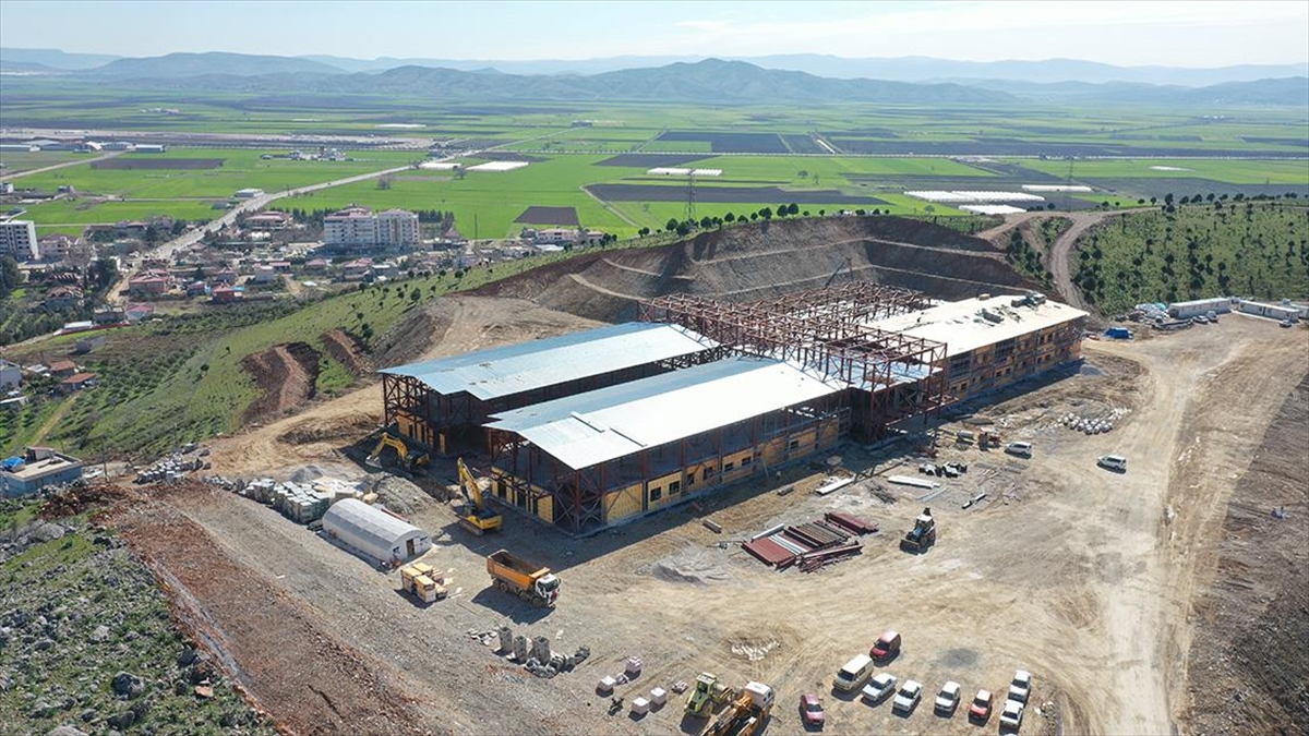 Kahramanmaraş merkezli depremlerden etkilenen Türkoğlu ilçesinde yapımı devam eden 120