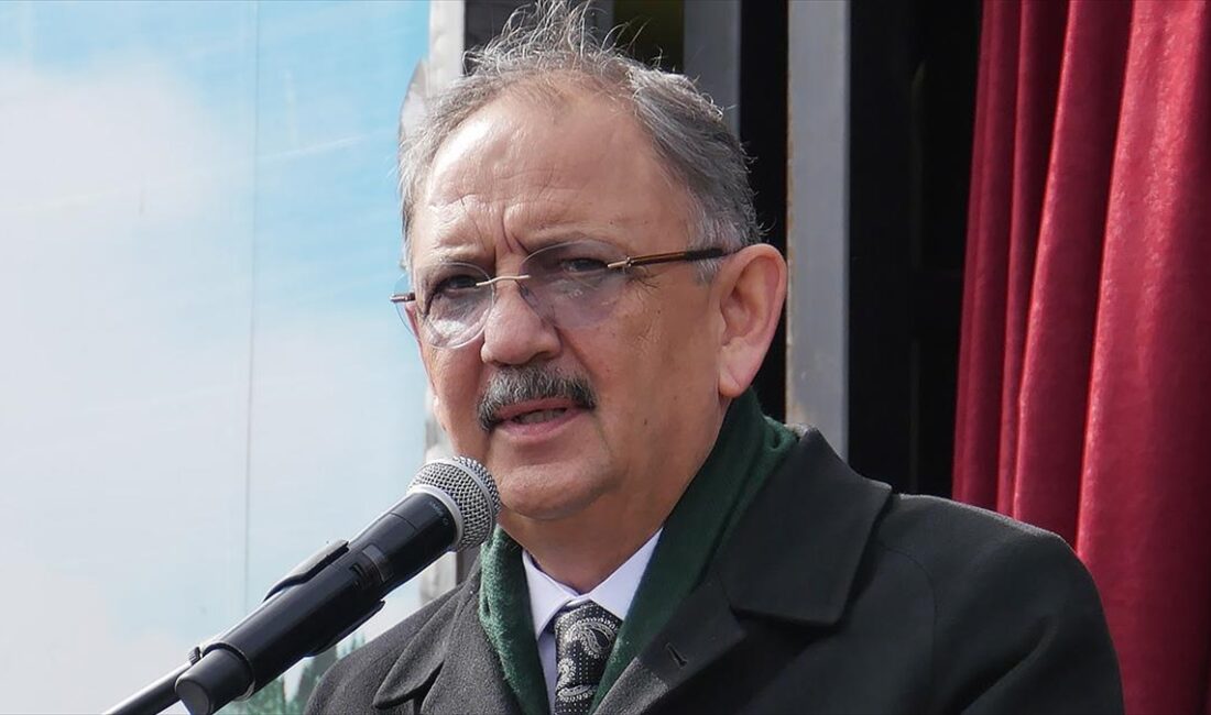 Bakan Özhaseki, deprem bölgesinde 4 bin 133 köyde ev yaptıklarını