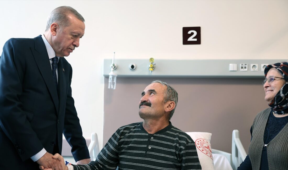 ANKARA (AA) – Cumhurbaşkanı Erdoğan, açılış töreninin ardından incelemelerde bulunduğu