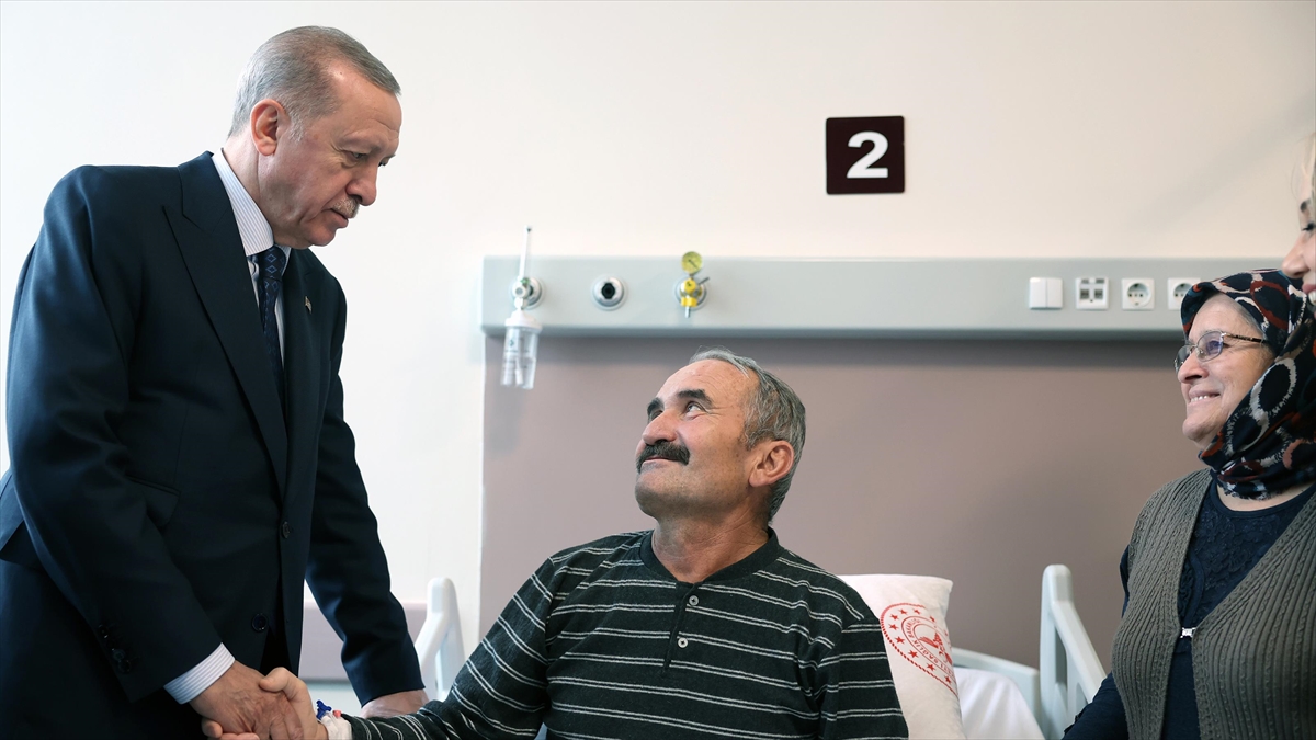 ANKARA (AA) – Cumhurbaşkanı Erdoğan, açılış töreninin ardından incelemelerde bulunduğu