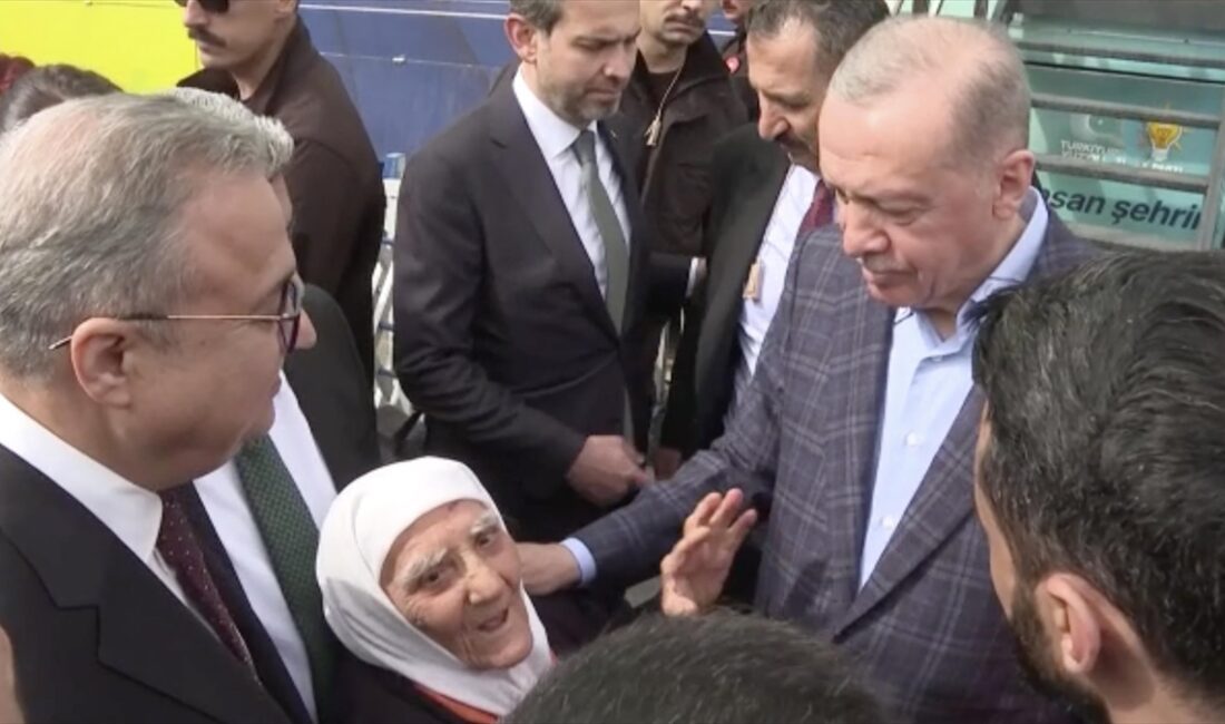 ANKARA (AA) – Cumhurbaşkanı Erdoğan, partisinin İstasyon Meydanı’nda düzenlenen mitingine