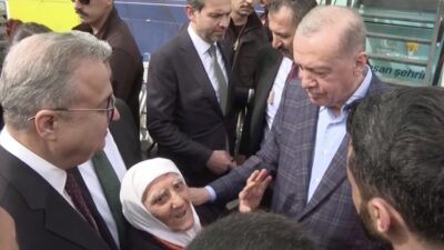 ANKARA (AA) – Cumhurbaşkanı Erdoğan, partisinin İstasyon Meydanı’nda düzenlenen mitingine