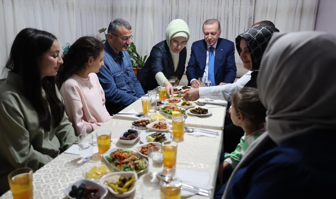 ANKARA (AA) – Cumhurbaşkanı Erdoğan ve eşi Emine Erdoğan, Ali