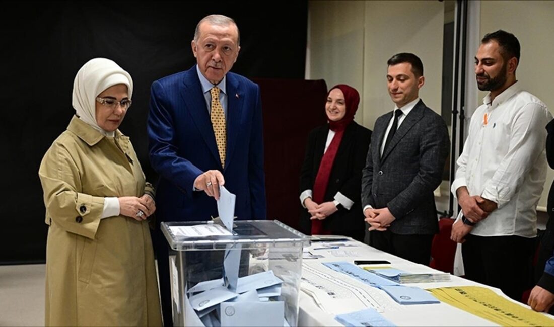 Cumhurbaşkanı Erdoğan, oyunu Üsküdar'da kullanmasının ardından yaptığı açıklamada, "(Yerel seçimler)
