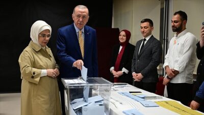 Cumhurbaşkanı Erdoğan, oyunu Üsküdar'da kullanmasının ardından yaptığı açıklamada, "(Yerel seçimler)