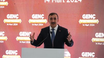 Cumhurbaşkanı Yardımcısı Yılmaz, "Hayat pahalılığı mücadelemizi yaparken geniş kesimleri olabildiğince