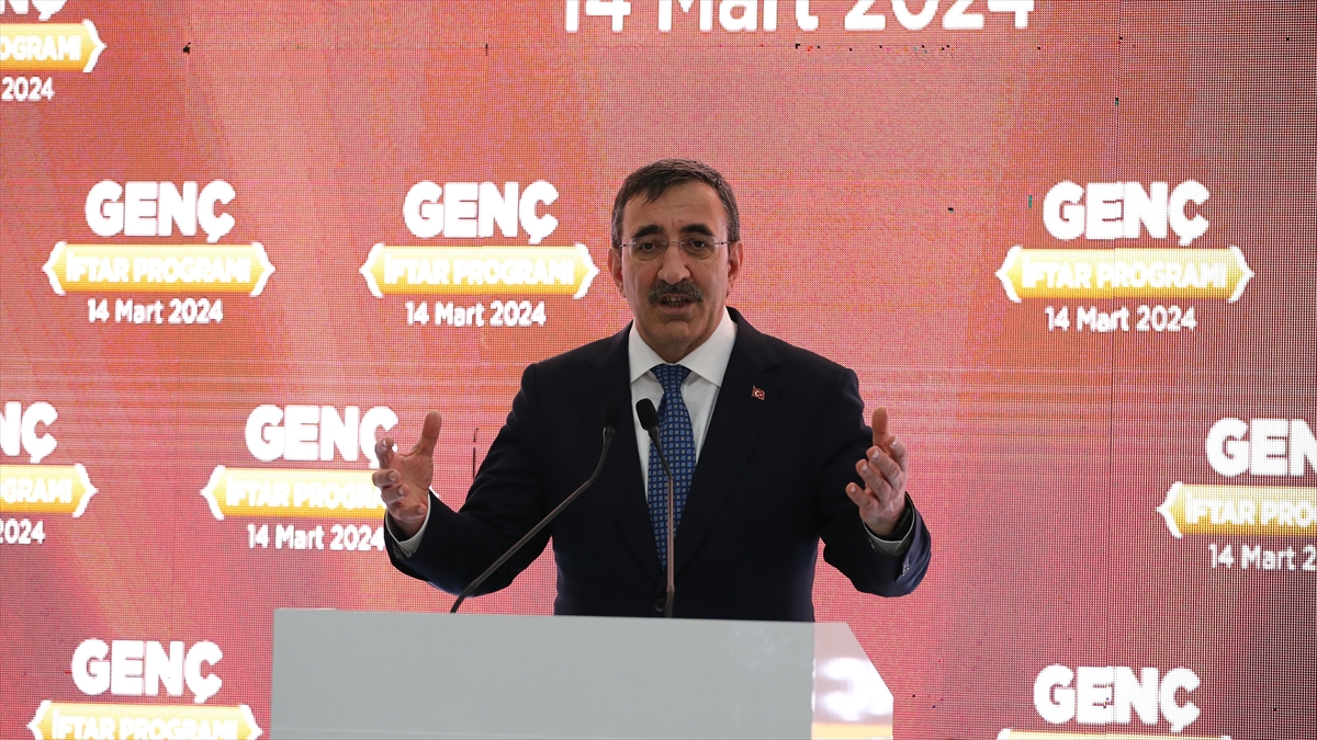 Cumhurbaşkanı Yardımcısı Yılmaz, "Hayat pahalılığı mücadelemizi yaparken geniş kesimleri olabildiğince