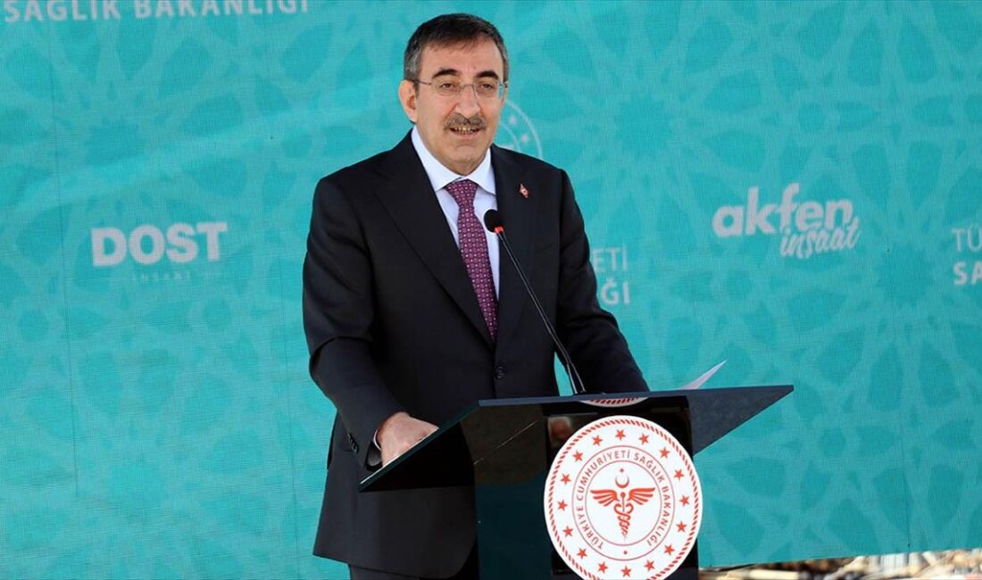 Cumhurbaşkanı Yardımcısı Cevdet Yılmaz, "81 ilimizi binalarıyla, donatılarıyla, teçhizatıyla, ambulanslarıyla