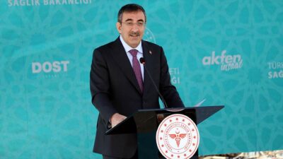 Cumhurbaşkanı Yardımcısı Cevdet Yılmaz, "81 ilimizi binalarıyla, donatılarıyla, teçhizatıyla, ambulanslarıyla