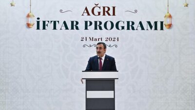 Cumhurbaşkanı Yardımcısı Yılmaz, "Belediyeyi kendi şan ve şöhretleri veya birtakım