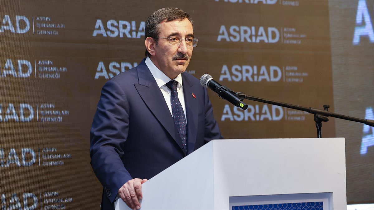 Cumhurbaşkanı Yardımcısı Yılmaz, "Enflasyonu düşürmeyi öncelikli konumuz olarak görüyoruz. Bu
