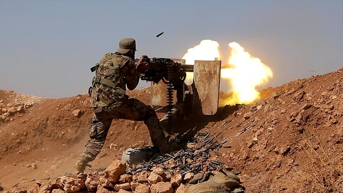 Deyrizor’da Arap aşiretleri ile ABD destekli terör örgütü PKK/YPG arasında şiddetli çatışmalar çıktı