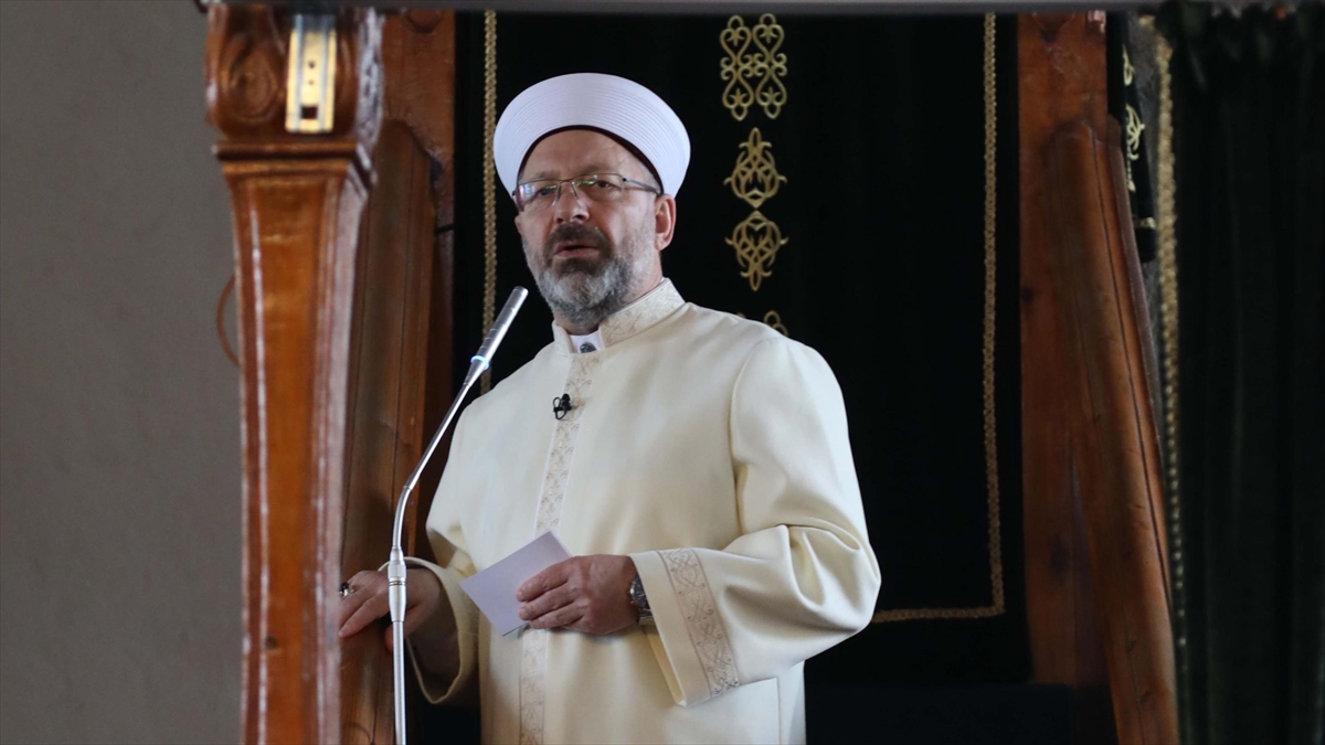 Diyanet İşleri Başkanı Ali Erbaş, "Alkollü içecekler, uyuşturucu ve benzeri