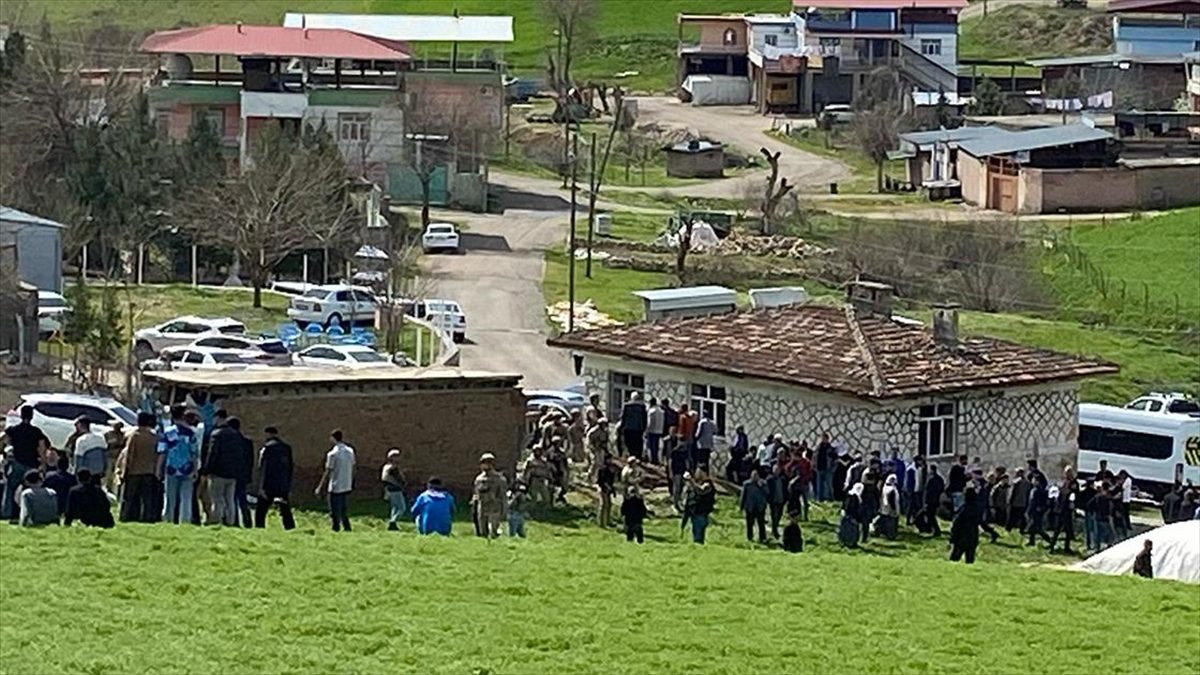 Diyarbakır'ın merkez Sur ilçesinin kırsal Ağaçlıdere Mahallesi'nde iki grup arasında