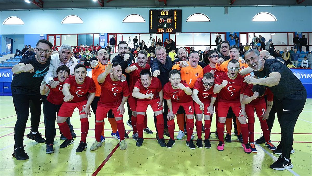 Down Sendromlu Futsal Milli Takımı, Antalya'da düzenlenen 2. Down Sendromlular