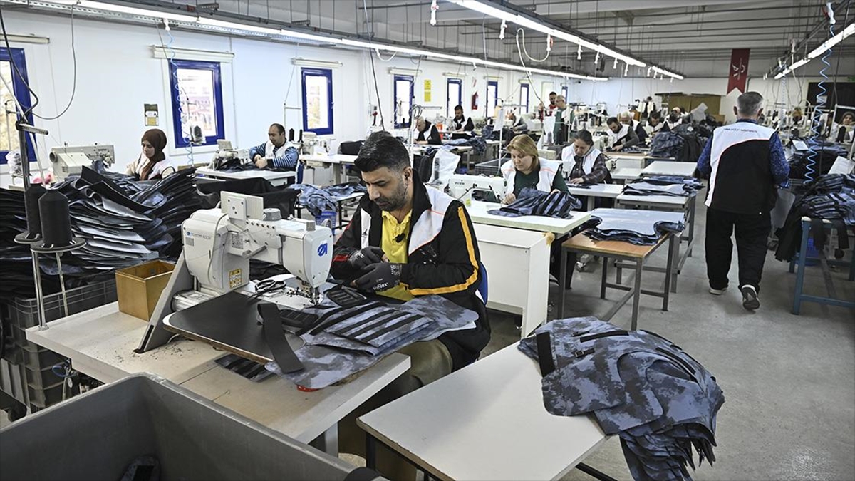 Türk savunma sanayisi bünyesinde üretilen askeri medikal ve tekstil ürünleri,