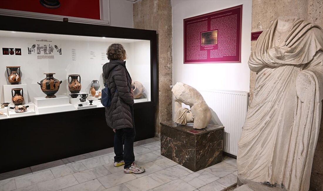 Edirne Arkeoloji ve Etnografya Müzesi, sahip olduğu eserlerle ziyaretçilerine kent