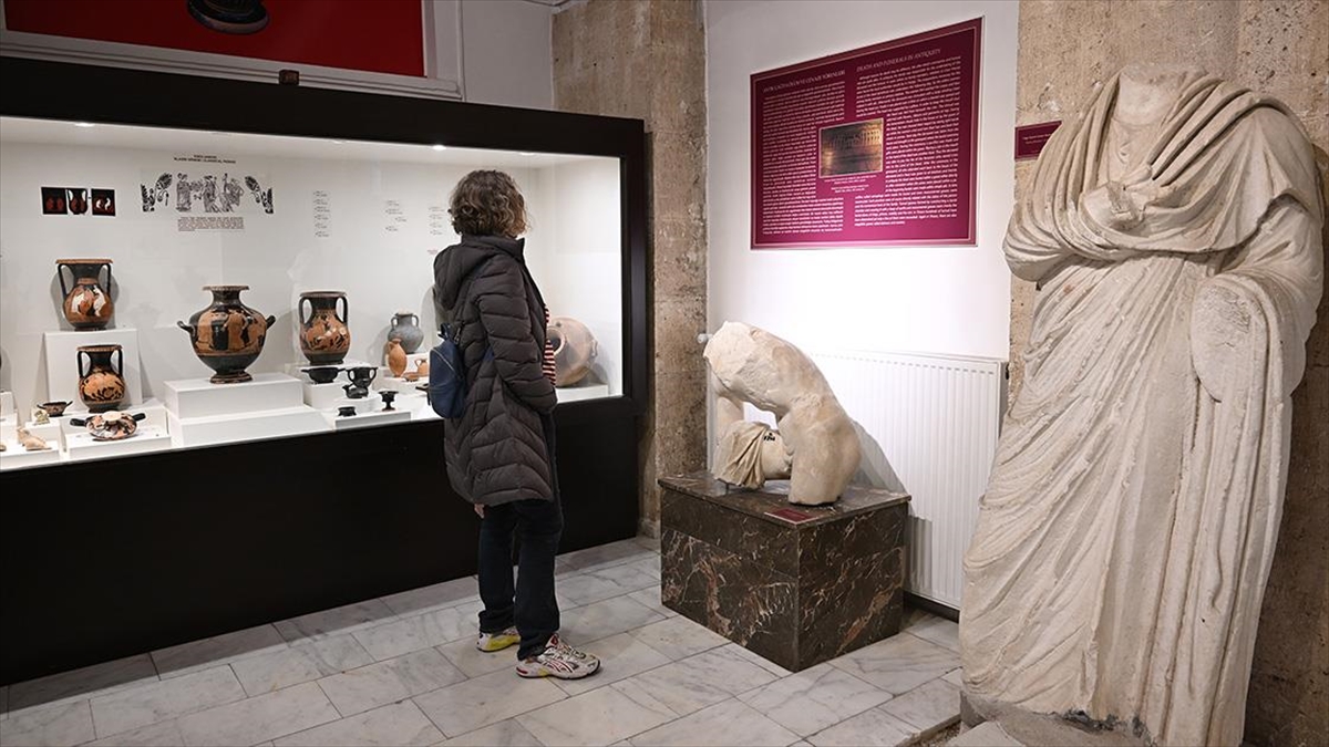 Edirne Arkeoloji ve Etnografya Müzesi, sahip olduğu eserlerle ziyaretçilerine kent