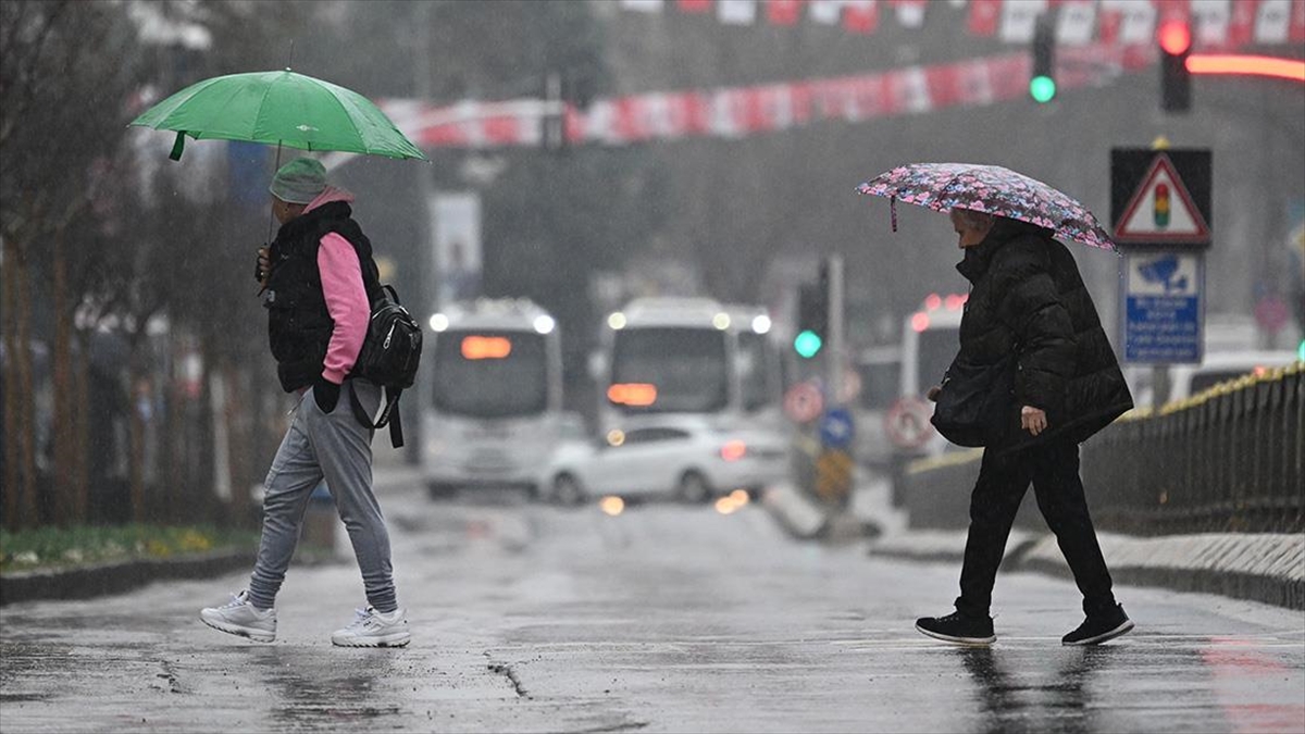 EDİRNE (AA) – Edirne ve Kırklareli’nde sağanak etkili oluyor. Edirne’de