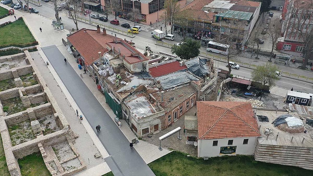 Edirne'de, Selimiye Meydanı'ndaki 15. yüzyıl eserlerinden Havlucular Hanı'nda restorasyon çalışmaları