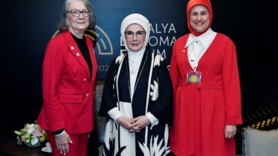 - Görüşmede, insani yardım için Gazze'de bulunan görevlileri de hedef