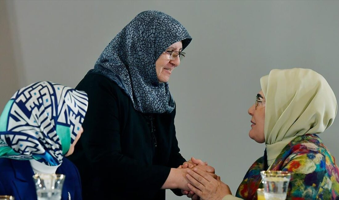 Emine Erdoğan, "Yaşlılarıyla bağ kuramayan bir toplum, geçmişin birikimiyle donanmış