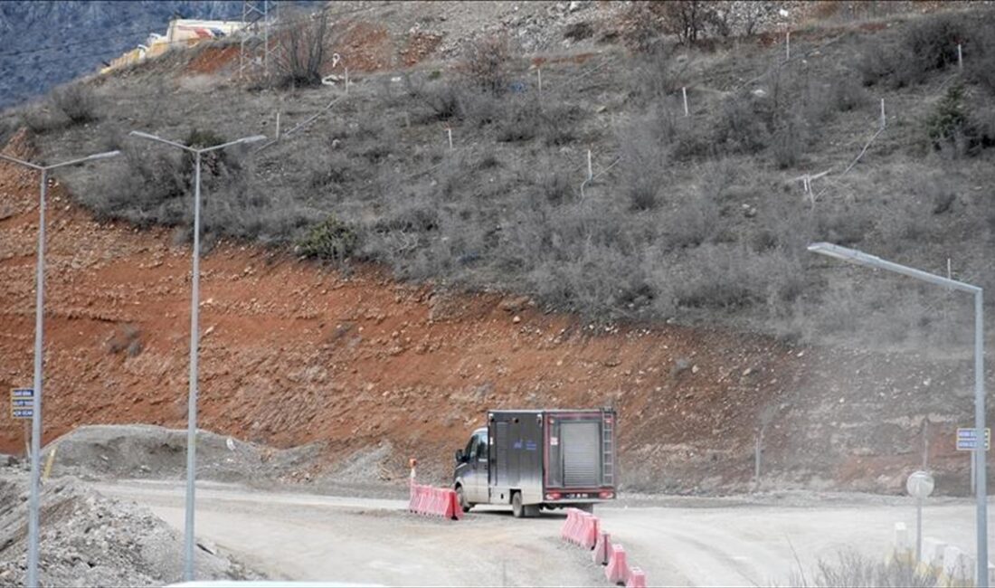 Erzincan'ın İliç ilçesindeki altın madeni sahasında meydana gelen toprak kaymasına
