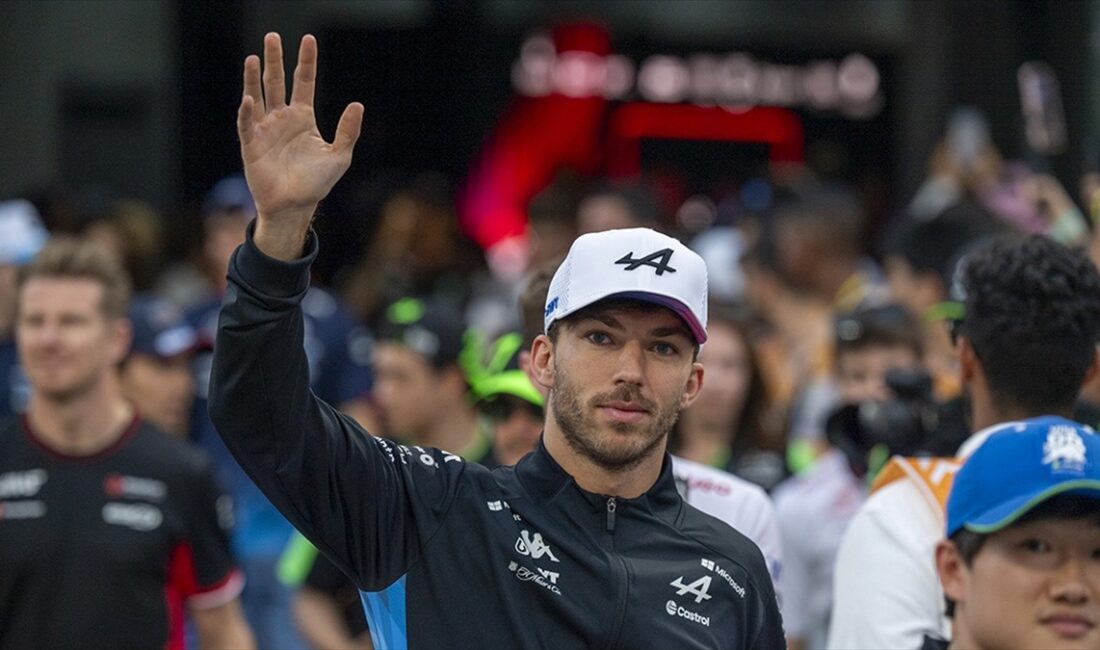 Formula 1 takımı Alpine'in pilotu Pierre Gasly, Fransa 3. Futbol