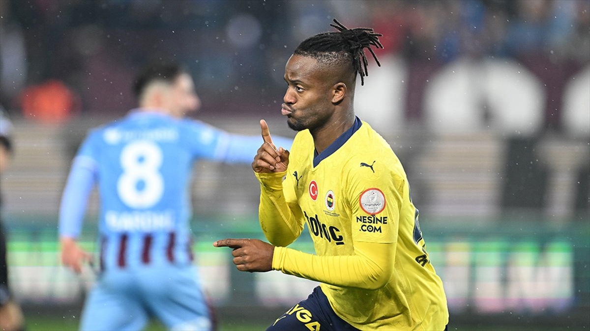 Trabzonspor deplasmanından 3-2'lik galibiyetle ayrılan Fenerbahçe'de Michy Batshuayi, oyuna sonradan