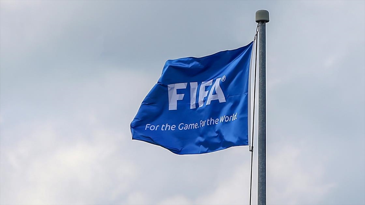 FIFA, 1 Süper Lig takımına süresiz, 4 Süper Lig ve