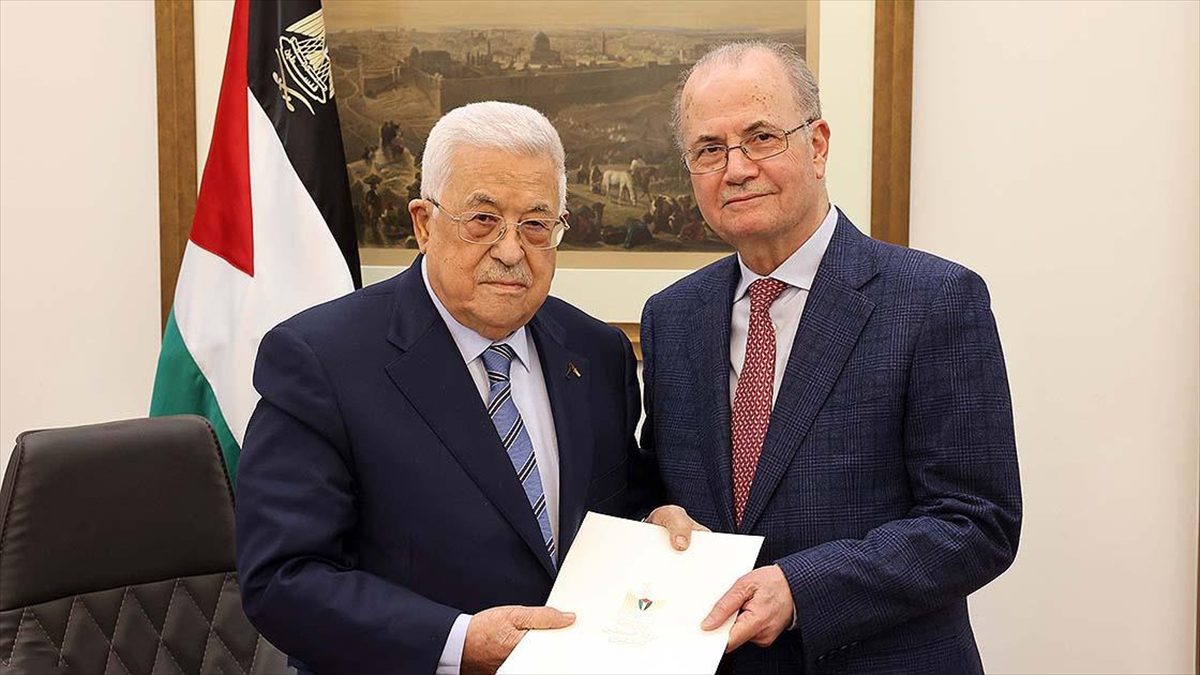Filistin'in yeni Başbakanı Muhammed Mustafa'nın, kabinesini Devlet Başkanı Mahmud Abbas'a