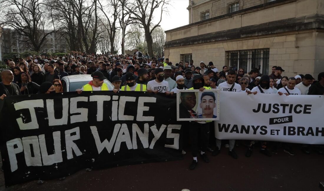 PARIS (AA) – Polisin kovaladığı Wanyss isimli gencin yaşamını yitirmesine