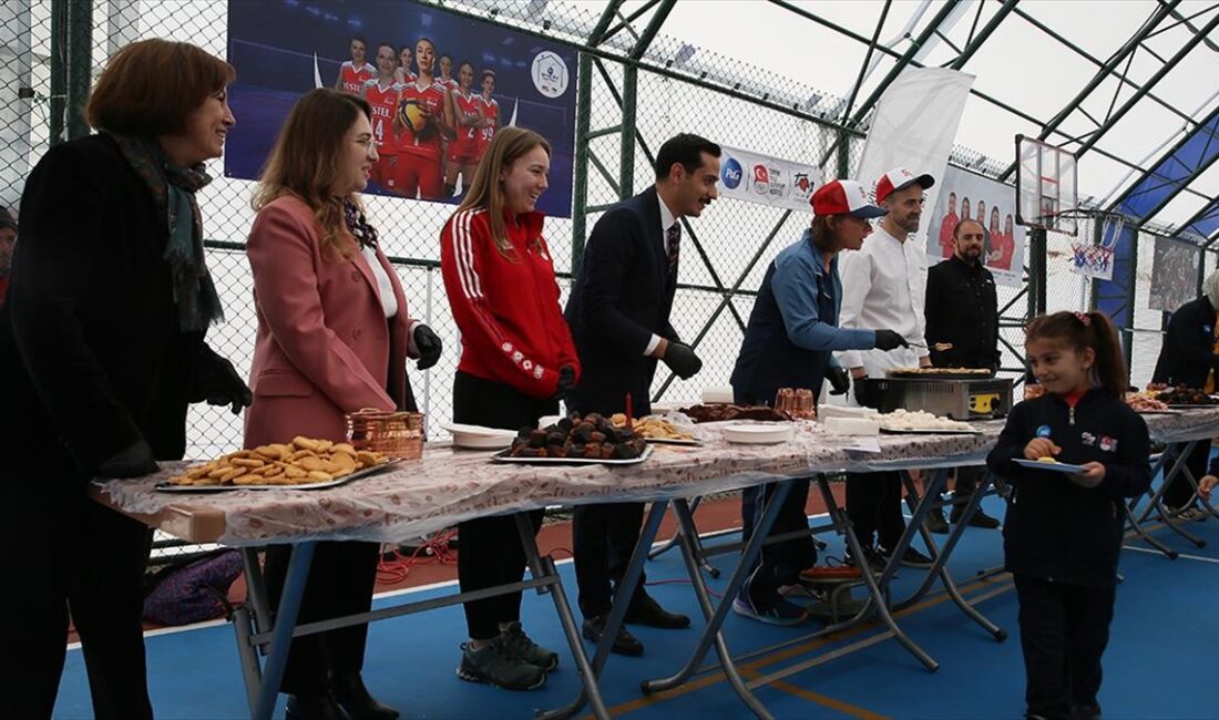 Fransa'nın Ankara Büyükelçisi Isabelle Dumont, Gaziantep'in İslahiye ilçesinde depremzede çocukları