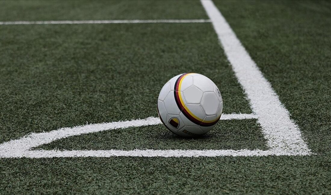 Futbolda TFF 2. Lig 32, TFF 3. Lig de 25.